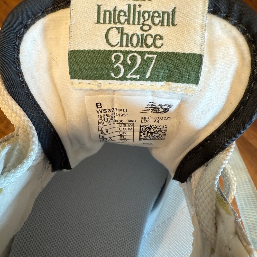 New Balance 327 Sneaker - Picture 8 of 9